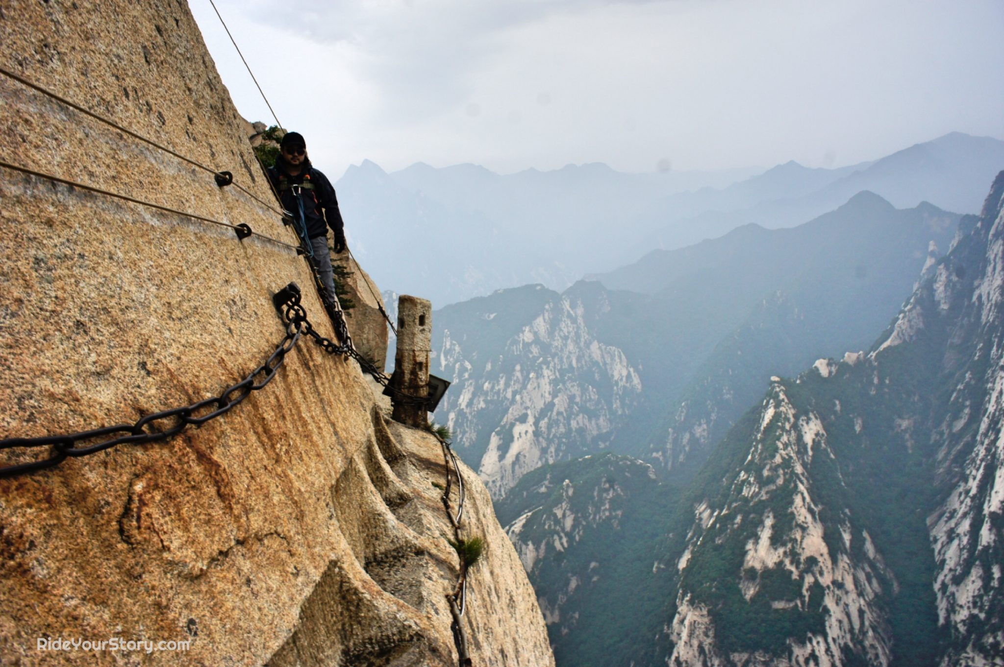 hua_shan_plank_walk_rideyourstory_03 – RideYourStory